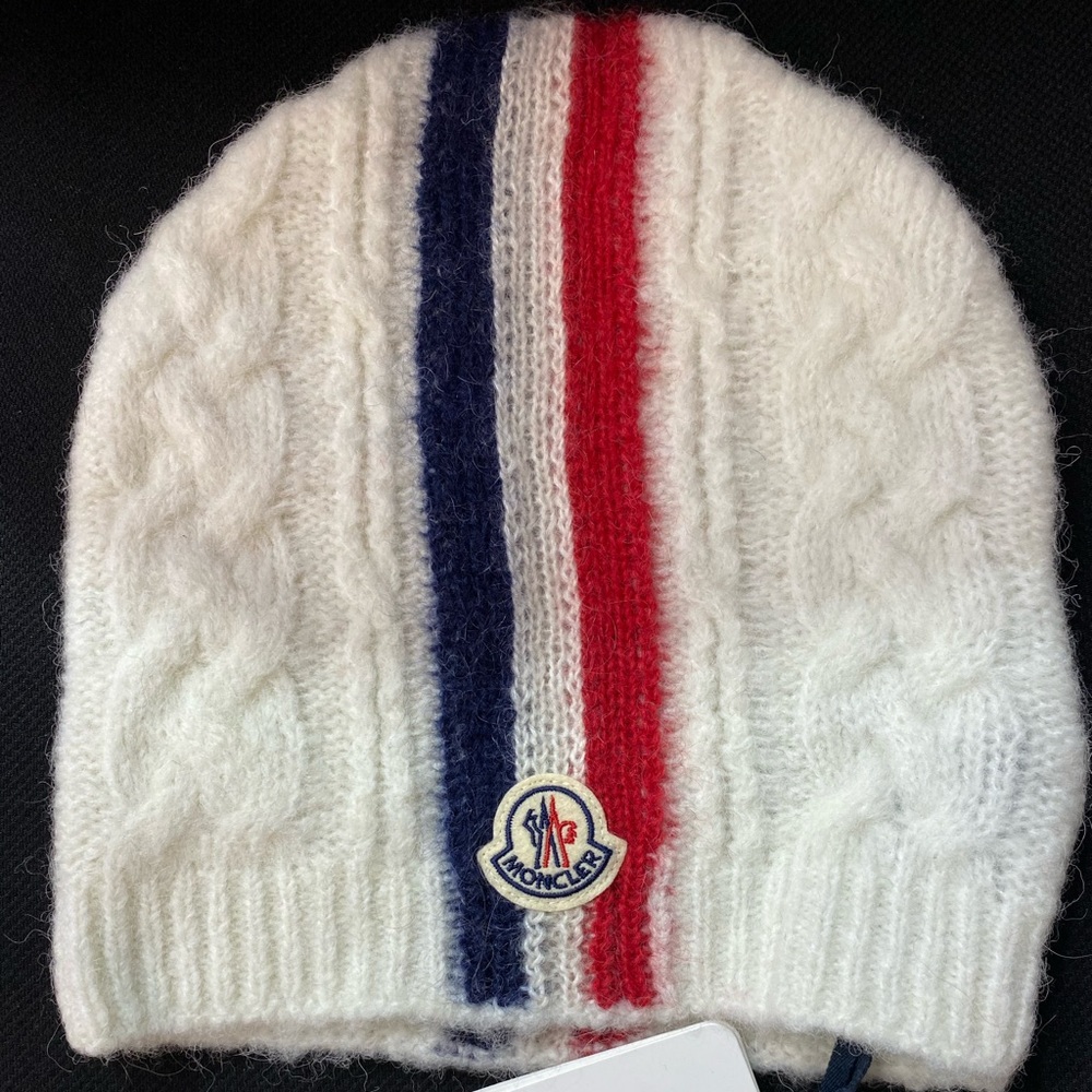 Moncler Berreto Tricot. NWT